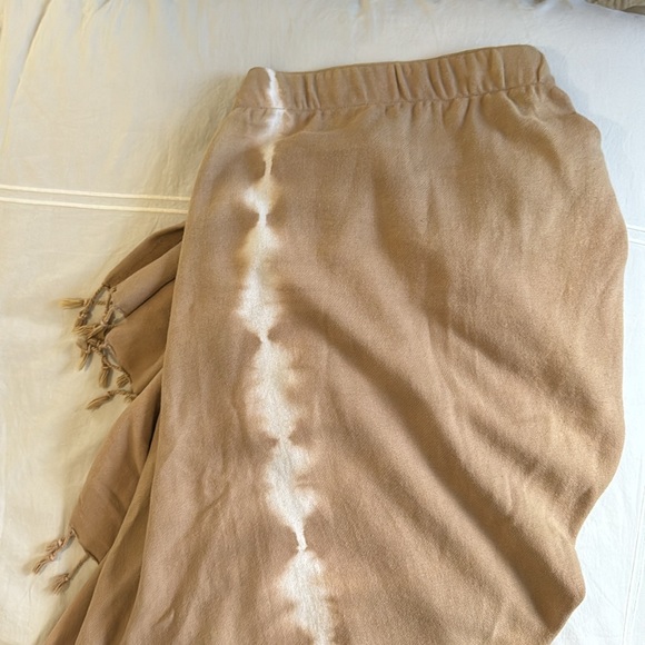 Just Bee Queen - JBQ Women’s Tulum Tie-Dye Skirt in tan, size XS, only worn once - Picture 9 of 10